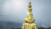 Puxian auf dem "Goldenen Gipfel".