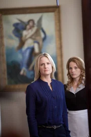 Sherry Stringfield (Laura Mayfield Bennett), Katie Leclerc