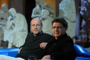 Von links: Prof. Dr. Harald Lesch und Prof. Dr. Wilhelm Vossenkuhl debattieren über die Philosophie des Mittelalters.