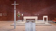 Was lässt die Seele aufleben in Zeiten der Krise? Es ist die Hoffnung – neben Glaube und Liebe eine der drei großen göttlichen Gaben. Die Hoffnung stirbt zuletzt. Diese Kraft zum Widerstehen soll im Gottesdienst in der Kreuzkirche in München-Schwabing zu Wort kommen.