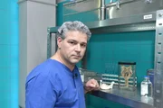 Prof. Dr. Michael Tsokos ist Leiter der Berliner Rechtsmedizin und hilft mit seiner Arbeit, selbst die kuriosesten Todesursachen aufzuklären ...