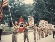 Die Slogans der Bewegung sind ebenso plakativ wie simpel konstruiert.
