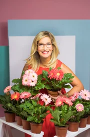 WESTDEUTSCHER RUNDFUNK KÖLN
Yvonne Willicks
Moderatorin
© WDR/Stephan Pick, honorarfrei - Verwendung gemäß der AGB im Rahmen einer engen, unternehmensbezogenen Berichterstattung im WDR-Zusammenhang bei Nennung "Bild: WDR/Stephan Pick" (S2), WDR Kommunikation/Redaktion Bild, Köln, Tel: 0221/220 -7132 oder -7133, Fax: -777132, bildredaktion@wdr.de