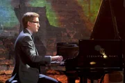 Dmitry Masleev wurde am Moskauer Konservatorium und an der Internationalen Musikakademie am Comer See ausgebildet.