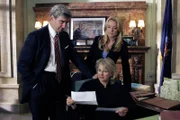 Sam Waterston als Exec. Asst. D.A. Jack McCoy, Candice Bergen als Richterin Anderlee und Elisabeth Rohm als Serena Southeryn.(v.li.)