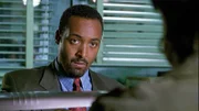 Detective Ed Green (Jesse L. Martin)