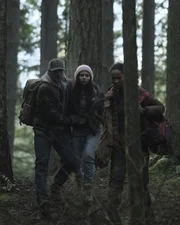 (v.l.n.r.) Ben (Alex Roe); Ryn (Eline Powell); Maddie Bishop (Fola Evans-Akingbola)