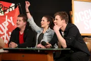 Chris Tall, Tahnee Schaffarczyk und Luke Mockridge stellen in Occupy School den VIP Comedians im "Spontanreferat" als Schüler verrückte Fragen.