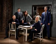 V.l.: Detective Odafin "Fin" Tutuola (Ice T), A.D.A. Rafael Barba (Raul Esparza), Lieutenant Olivia Benson (Mariska Hargitay), Detective Amanda Rollins (Kelli Giddish) und Dominick "Sonny" Carisi (Peter Scanavino)