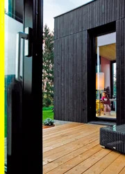 Der Durchblick vom Wohnbereich zum Kinderzimmer. Die Architekten des Hauses in Passau sind Hiendl+Partner.