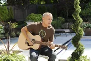 Gaststar Curt Smith ('Tears for Fears') performt 'Mad World'.