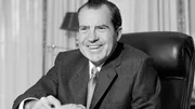 Richard Nixon am Schreibtisch