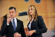 Carlton Lassiter (Timothy Omundson), Betsy (Mira Sorvino)