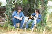 Billy Ray Cyrus (Robby Roy Stewart), Miley Cyrus (Hannah Montana / Miley Stewart).