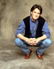 Chandler (Matthew Perry).