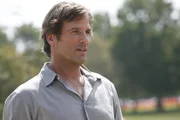 Zach McNeill (Hart Bochner)