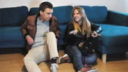 Claudia freut sich, endlich mit ihrem Freund Robert zusammenziehen zu können. Doch direkt nach dem Umzug beichtet ihr der 20-Jährige, dass er seinen Job verloren hat. Gerade jetzt!