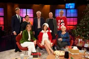 Moderatorin Bettina Böttinger (vorn, l) mit ihren Gästen: Reihe vorn, v.l. Isabel Varell, Sängerin und Schauspielerin, und Gaby Köster, Komikerin, mit hinten, v.l.n.r. Sänger Max Raabe, Nazan Aynur (Projekt "Wünschewagen des ASB, Essen), Krimiautor Jörg Maurer, Schauspieler Christian Berkel und Schauspieler Dirk Martens.