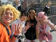 Louisa und Philipp treffen in Tokio die Cosplayerin Yanamigaru. Gemeinsam verkleiden sie sich als bekannte Manga- und Anime-Figuren.
