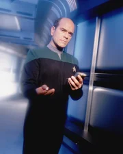 Der Doktor (Robert Picardo).