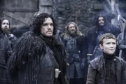 On left: Jon Schnees (Kit Harington).