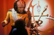 Worf (Michael Dorn, l)