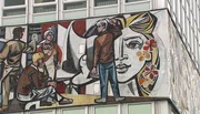 PHOENIX DIE AUßENHÄNDLER TEIL 2, "DDR im Ausverkauf", am Montag (11.11.13) um 19:15 Uhr.
Haus des Lehrers Berlin