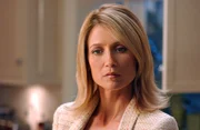 Kelly Rowan (Kirsten).