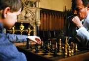 Thomas (Thomas Sangster), Gregor Lämmle (Klaus Maria Brandauer).