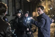 Detective Amaro (Danny Pino) versucht samt Sondereinsatzkommando, Ohen aus den Fängen seines Entführers zu befreien. Doch der Kleine ist völlig unversehrt und plötzlich steht die eigene Mutter unter Verdacht ...