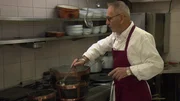 Im Restaurant „Cenacolo“ in Chiavenna kocht Silvano Scinetti auch in Specksteintöpfen, den „Lavec“.