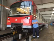 U-Bahnschreinerei Nürnberg - Tim Klein vor U-Bahn