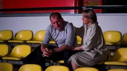 Volker Ziegler (Martin Lindow) und Rosalie Dohmke (Isabel Schonsig) betrauern den Tod ihrer Tochter.