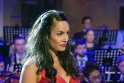 Die französische Mezzosopranistin Gaëlle Arquez hat in Paris studiert, wo sie 2013 ihr Debüt an der Opéra Bastille gab. Mittlerweile singt sie mit großem Erfolg an den großen Opernhäusern in Wien, München, Madrid und Frankfurt.