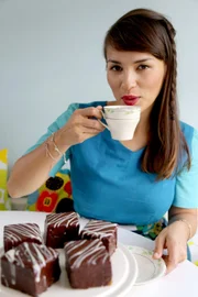 Rachel Khoo mit Schokoladen-Francies