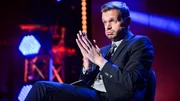 Der bekannte Kabarettist Florian Schroeder macht in seinem Solo im Hamburger Knust den Ausnahmezustand in der aktuellen Coronazeit zu seinem Thema.