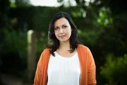 Rund um den Globus verraten die strengsten Eltern der Welt ihre wirkungsvollsten Erziehungsstrategien. Doch warum funktioniert beispielsweise Stall ausmisten als Strafe besser als Hausarrest? Dr. Alina Wilms erklärt das Prinzip von Ursache und Wirkung vor einem pädagogischen Hintergrund und gewährt fundierte Einblicke in die wichtigsten Erziehungsmethoden der strengsten Eltern ...