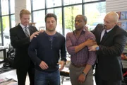 Shawn Spencer (James Roday, 2.v.l.), Gus Guster (Dulé Hill,2.v.r.)