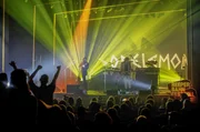 Angus Stone, auch bekannt als Dope Lemon, bewandert mit seiner Akustikgitarre seit einigen Jahren die Musikwelt und zaubert einen psychedelisch angehauchten Indie-Folk auf die Bühne.