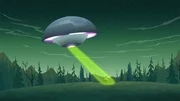 Ein riesiges Ufo strahlt Kurt an. Was die Insassen der fliegenden Untertasse wollen, ist den Campern noch nicht klar.