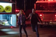 l: Rayna Jaymes (Connie Britton)