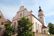 Außenansicht der Pfarrkirche Hilpoltstein.