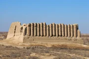 Der australische Fotojournalist und Dokumentarfilmer David Adams reist 2.400 Kilometer auf den Spuren des Königs und Eroberers Alexander der Große. Im Bild: Ruinenstadt Merw, Turkmenistan.