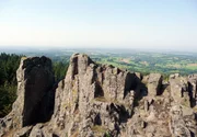hr-fernsehen DER VOGELSBERG, Ein Film von Lucie Herrmann, am Freitag (30.12.11) um 13:30 Uhr.
Blick auf den Bilstein, einen Vulkanfelsen im Vogelsberg.