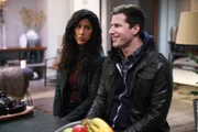 Rosa Diaz (Stephanie Beatriz), Jake Peralta (Andy Samberg)