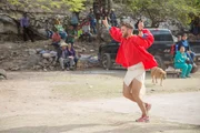 Joel Dommett läuft über die Ziellinie des Ultra-Marathons in Mexico.