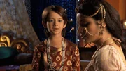 Königin Jodha Bai (Paridhi Sharma, re)
young Salim (Ayaan Zubair Rahmani, li)