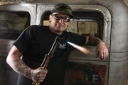 Diese Männer verwandeln Rost in Gold: In der Garage "The Guild of Automotive Restorers" finden sich allerhand Prachtstücke auf vier Rädern, die die Werkstatt-Künstler mit viel Leidenschaft, Können und Fingerspitzengefühl restaurieren ...