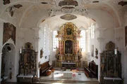Blick nach unten auf den Altar der Pfarrkirche Hilpoltstein.
