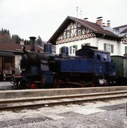 Am Bahnhof.